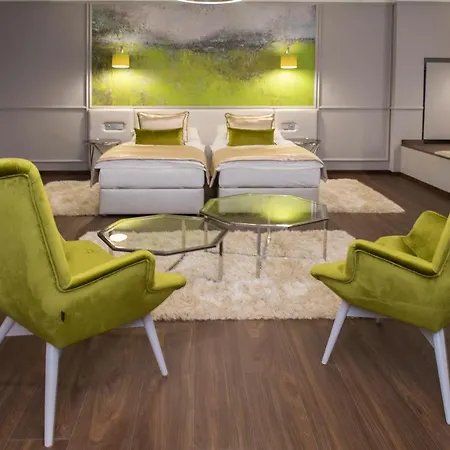 Boutique Center Hotel